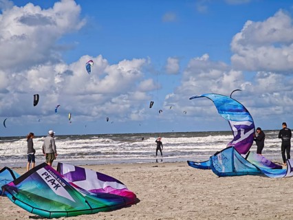 California kitesurfing Masters 2025, kitesurfing on the North Sea beach on the edge of the UNESCO