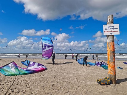 California kitesurfing Masters 2025, kitesurfing on the North Sea beach on the edge of the UNESCO