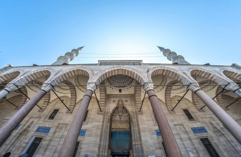 Suleymaniye mosque showcasing its impressive ottoman architecture under a clear blue sky in
