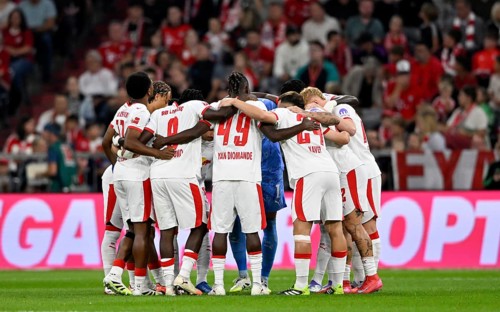 Team building, team circle in front of the start of the match RB Leipzig RBL, Allianz Arena,