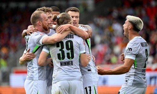 Goal celebration Dzenan Pejcinovic VfL Wolfsburg (17) Patrick Wimmer VfL Wolfsburg (39) Maximilian