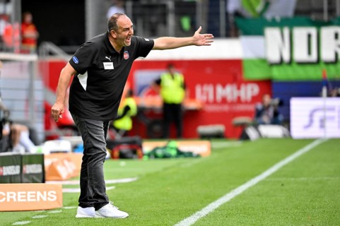 Coach Frank Schmidt 1. FC Heidenheim 1846 FCH Gesture Gesture on the sidelines Voith-Arena,