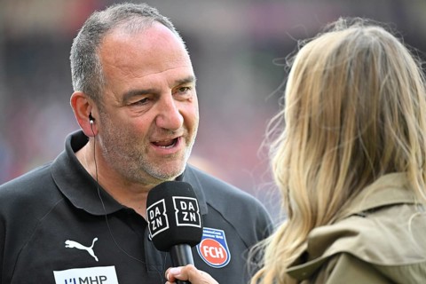 Coach Frank Schmidt 1. FC Heidenheim 1846 FCH in an interview Microphone Logo DAZN Voith-Arena,