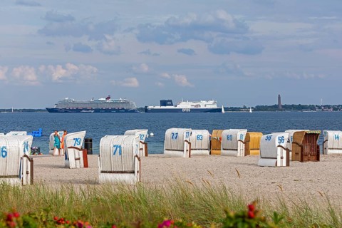 Cruise ship Mein Schiff 7, DFDS ferry, Laboe naval memorial, Kiel Fjord, beach chairs on the beach