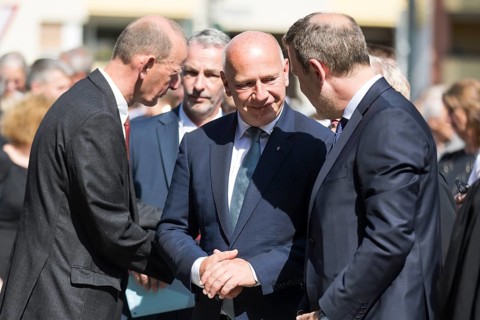 Kai Wegner (Governing Mayor of Berlin) in conversation after a wreath-laying ceremony to
