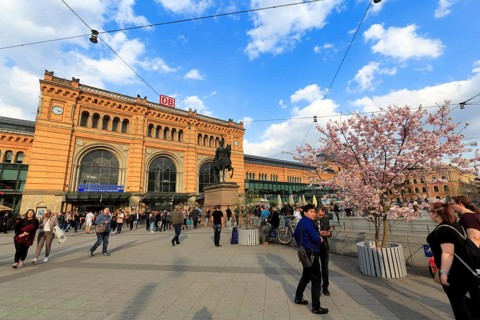 Crowd on station forecourt, Hanover main station in neo-renaissance style, Ernst August Platz with