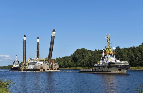 The largest dredger in the world, MAGNON, operates in the Kiel Canal, Kiel Canal,