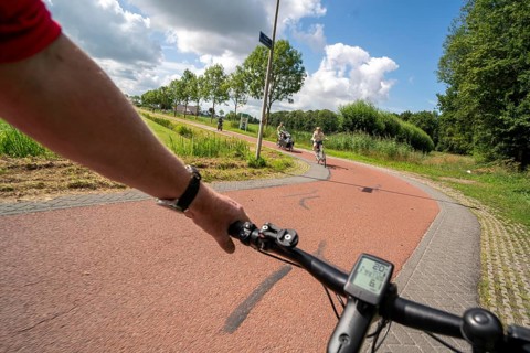 Cycling south of Utrecht, long-distance cycle path to Houten, around 50, 000 people live here and