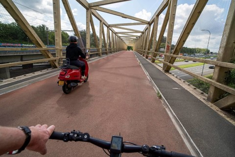 Cycling south of Utrecht, cycle path bridge over a motorway, long-distance cycle path to Houten,