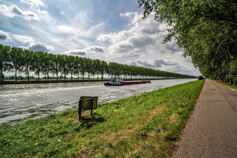 The Amsterdam-Rhine Canal, Amsterdam-Rijnkanaal, 72 km long, artificial waterway, connects the