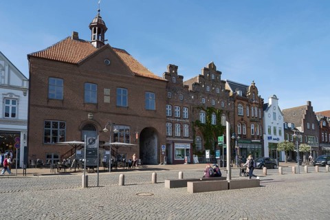 Building on the market square, Husum, North Frisia, North Sea, Schleswig-Holstein, Germany