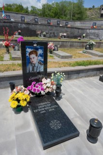 Single grave with portrait and floral decoration, memorial, grave of 2020, victim of the war