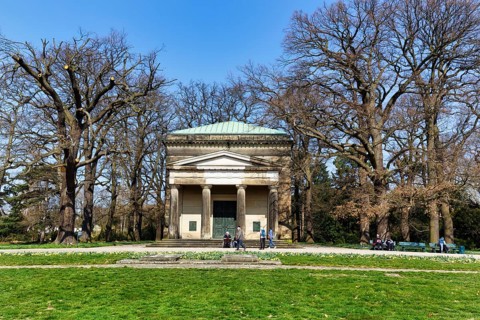 Guelph mausoleum, walkers in the Berggarten, early spring in the Herrenhausen Gardens, sunny