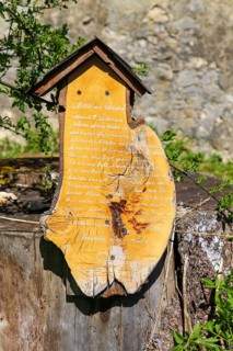 Wooden sign at the Lauterquelle spring, inscription, Please the forest, don't destroy me, park,
