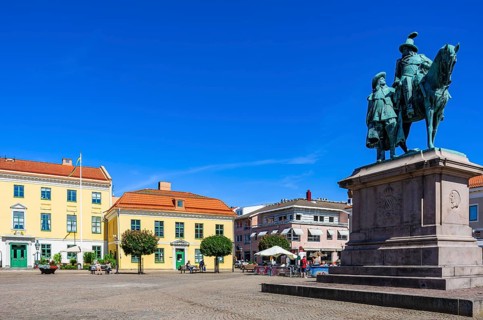Equestrian statue of Karl X Gustav and statue of Erik Jonsson Count of Dahlberg by sculptor Theodor