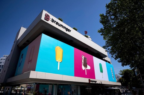 Summer decoration, ice cream, ice lolly, pictures on the facade of the Breuninger department