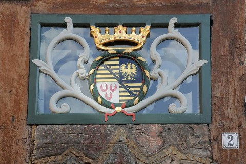 Coat of arms and golden crown at the entrance to the Eulenspiegel Museum, house number, 2, Am