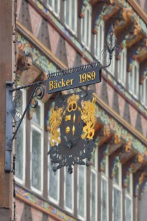 Nose plate with golden year 1989 on the brick house, half-timbered house, window, wrought ironwork,