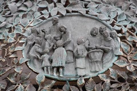 Bugenhagen Fountain by Ulrich Henn 1995 with Baptism and Holy Communion, congregation, people, hand