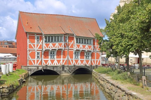 Red historic half-timbered house vault on the canal Grube, idyll, shore, Wismar,