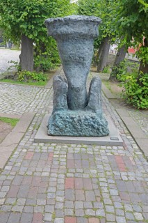 Life-size II by Heinz Breloh, bronze sculpture, Modern Art, Abstract Art, St. Nikolai Church,