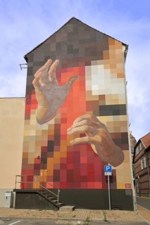 Mural AllerHand Tino Bittner 2024, street art, graffiti, two big hands, coarse pixels, grid,