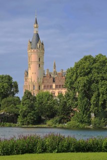 Renaissance castle with tower, Burgsee, Schwerin, Mecklenburg-Vorpommern, Germany