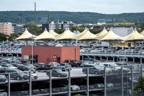 Düsseldorf Airport, multi-storey car parks P4 and P5, full during the summer holidays, North