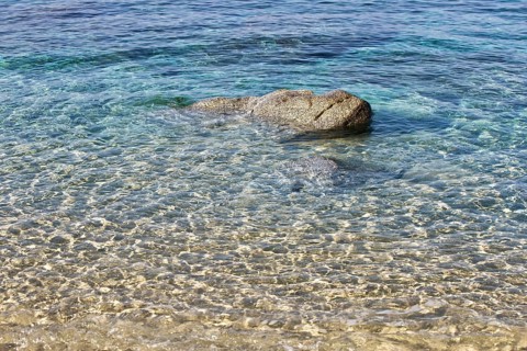Clear view of seabed with rocks in turquoise water, Ricadi, Capo Vaticano