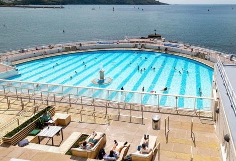 Seafront swimming pool on coast, Tinside lido, city of Plymouth, Devon, England, UK