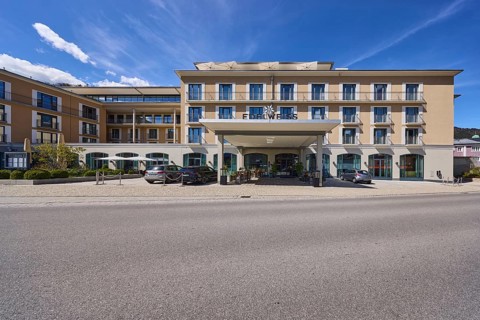 Hotel Edelweiss, building, roofed entrance area, blue sky, cumulus clouds, cirrostratus clouds,