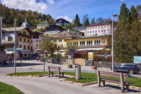 Historic old town, long shot, general architecture, historic buildings, lawn, lantern, mountain