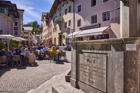 Market fountain, stone fountain, pedestrian zone, stairs, general architecture, historical