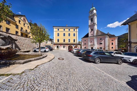 Town hall, St. Andreas, church, fountain at the town hall square, general architecture, quarry