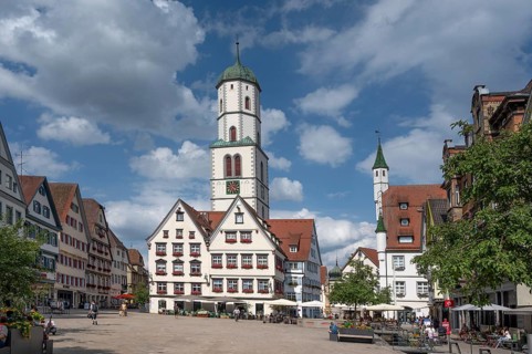 Market square with St Martin's Church, gabled houses and the new town hall on the right, Biberach,