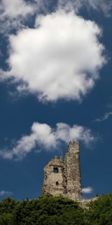 The Drachenfels mountain with the castle ruins, Siebengebirge, Königswinter, North