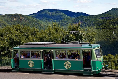 Drachenfelsbahn, cog railway on the Drachenfels with a view of the Siebengebirge, Königswinter,
