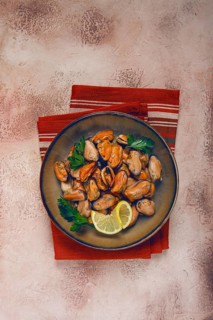 Mussels no shell, boiled, mussels, peeled, in a bowl, with lemon and parsley, Chilean mussels, top