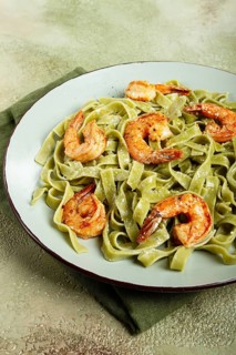 Tagliatelle with spinach, in cream sauce, with shrimp, homemade, no people