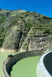 Replacement of Spitallamm dam, old dam on the left, new Spitallamm dam on the right, Grimsel