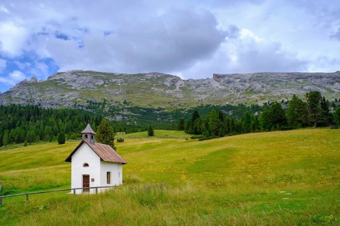 Chapel, at the Prato Piazza mountain inn, Plätzwiesensattel, Fanes - Sennes-Braies nature park