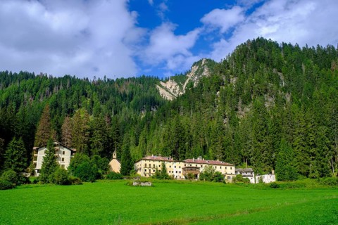 Ruin, former bath, spa, sanatorium, lost place, Altprags, Braies Valley, Val Pusteria, South Tyrol,