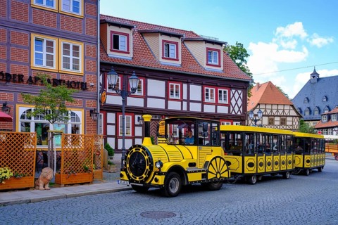 Market street with city train Wernigerode Bimmelbahn, to the castle, Wernigerode, Harz,