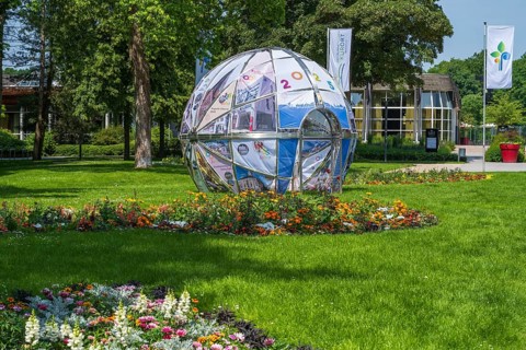 Park in front of the entrance to the garden show, globe, Bad Lippspringe, climatic health resort,