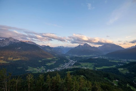 Panoramic view from the Kneifelspitze of Berchtesgaden, Hoher Göll, the Kehlsteinhaus, Watzmann,