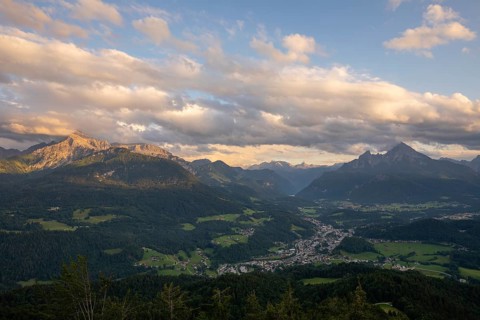 Far-reaching sunset views of the Watzmann, Berchtesgaden, Hoher Göll and Königssee from the