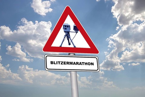 (Photomontage) Speed camera marathon Symbolic image: sign with the words BLITZERMARATHON and a
