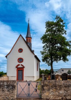 Mönchhof Chapel on the banks of the Main near Raunheim, Hesse, Germany