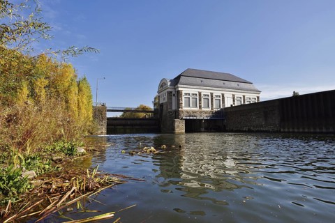 Lippe with Hamm lock in autumn, Hamm, North Rhine-Westphalia, Germany