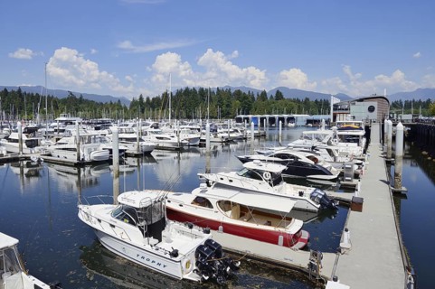 Boats and yachts in the harbour, Coal Harbour, Burrard Inlet, Vancouver, British Columbia, Canada